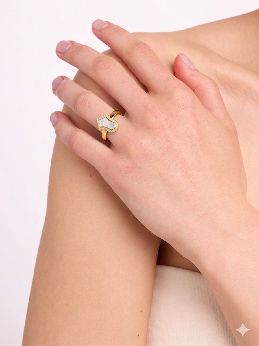 Steppe Tulip Signet Ring | Mother of Pearl | Yellow Gold